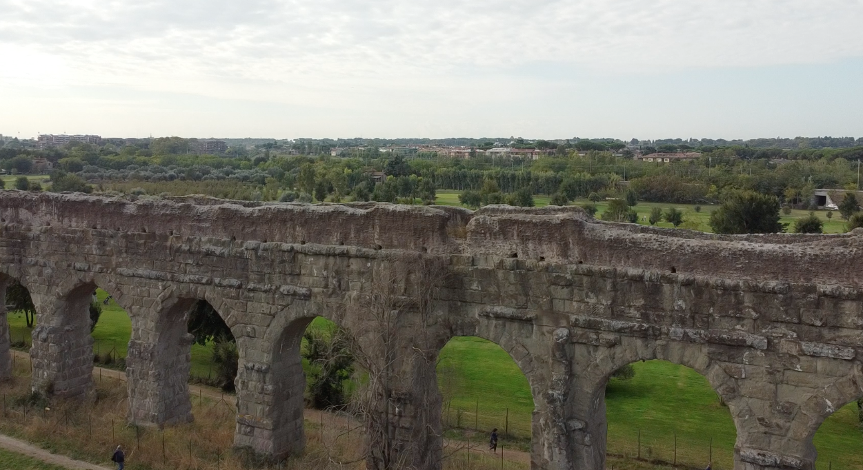 Sopralluogo visivo con drone su un'opera edilizia